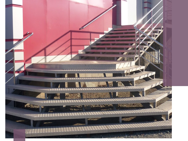 Лестницы для магазина в Туле — изготовление и монтаж