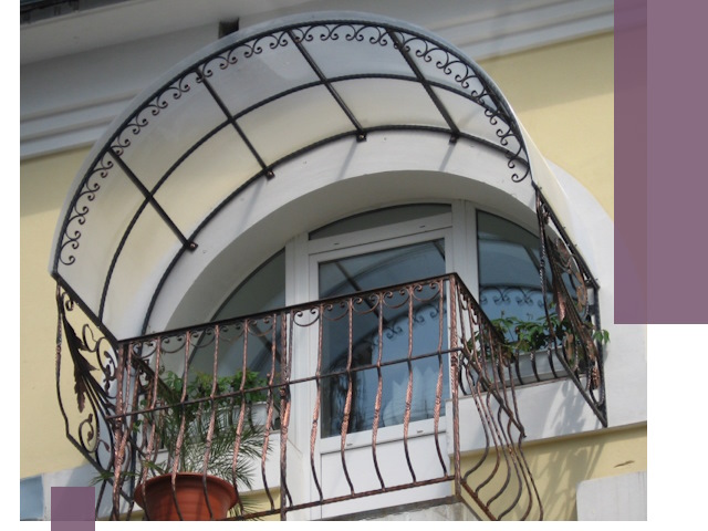 Козырьки над балконом в Туле — изготовление и монтаж