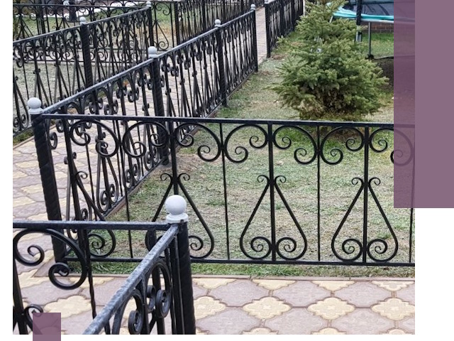 Кованые газонные ограждения под ключ в Туле